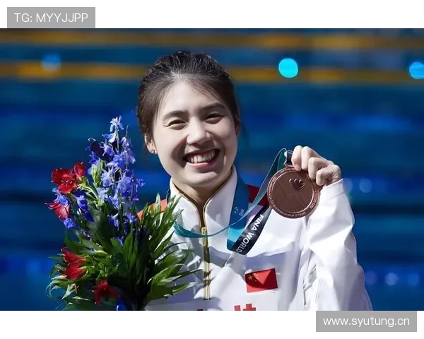 张雨霏训练完顺手买包，教练说她刷卡比划水还快